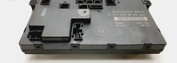 Mercedes-Benz E W211 Door control unit/module 2118208285 00401304