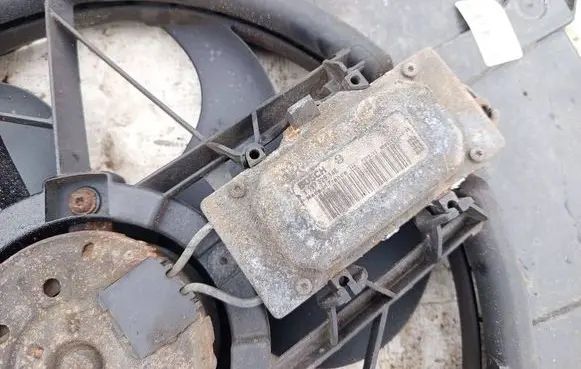 Coolant fan relay