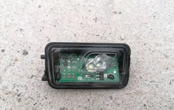 Volkswagen Tiguan Front door interior light 5NA945292