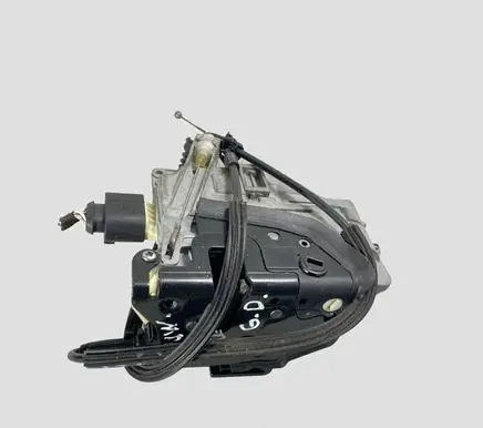 Volkswagen PASSAT B6 Rear door lock 3C4839016A