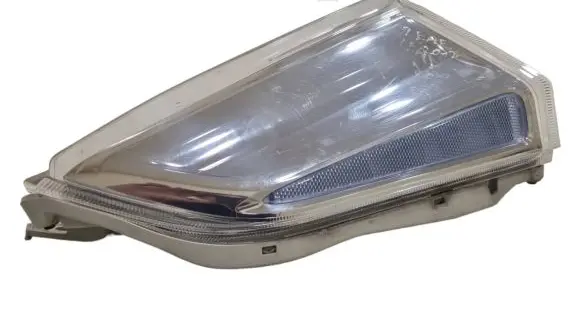 Nissan Leaf I (ZE0) Front reflector 