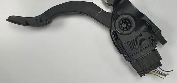 Volvo V70 Accelerator throttle pedal 31329058