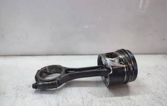 Volkswagen Touareg I Piston with connecting rod