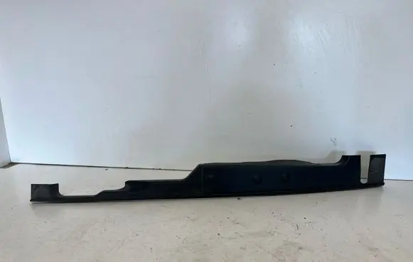 Audi A5 Fender end trim 8W6820582E