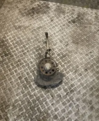 Front wheel hub