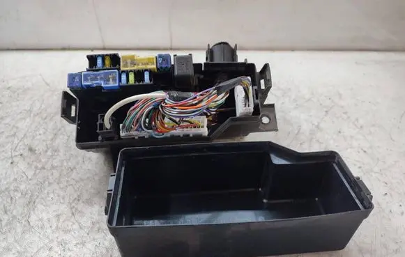 Nissan Navara Fuse box set 4X10A