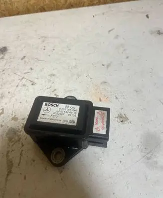 Mercedes-Benz E W211 ESP acceleration yaw rate sensor A0025426618 0265005246