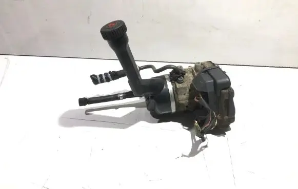 Peugeot 308 Power steering pump 9684979180