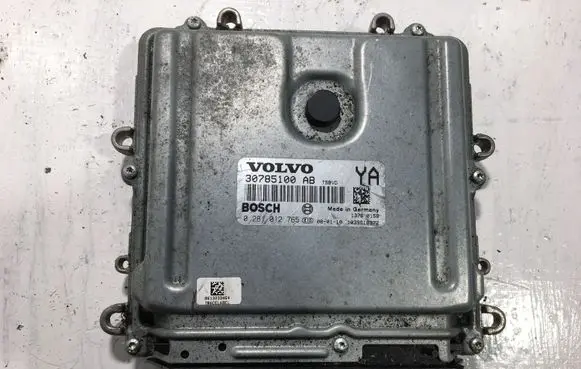 Volvo V70 Engine control unit/module 30785100 0281012765