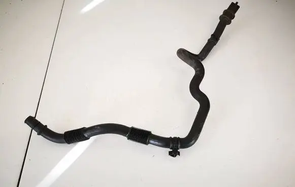 Engine coolant pipe/hose