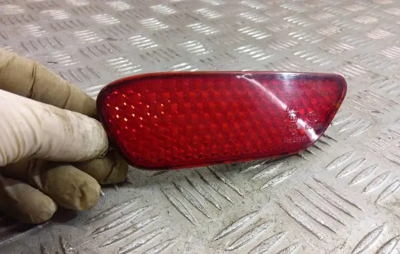 Chevrolet Captiva Rear tail light reflector