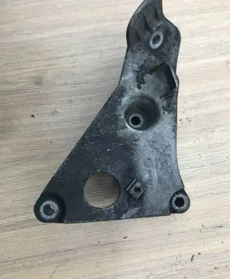 BMW 5 E60 E61 Engine mounting bracket 6777053 6905 DNAC46000