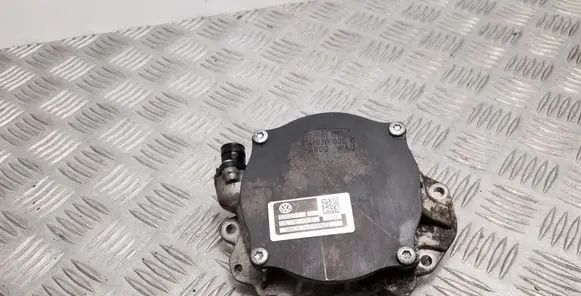 Audi A3 S3 A3 Sportback 8P Vacuum pump 03L145100B