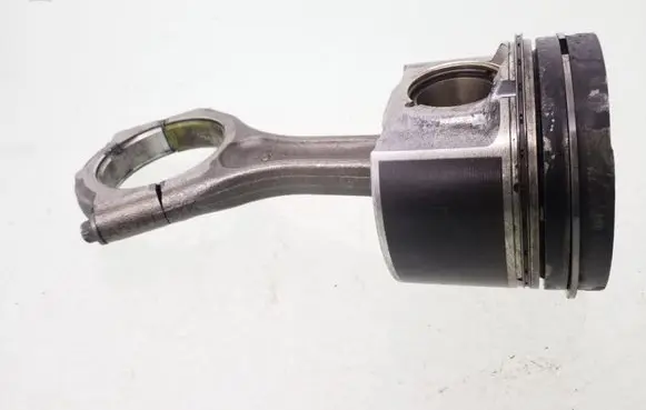 Subaru Legacy Piston with connecting rod 0506081