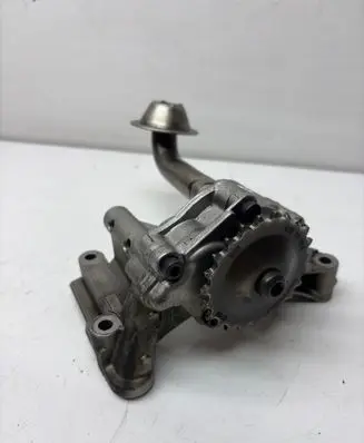 Volkswagen Golf V Oil pump 038115105C
