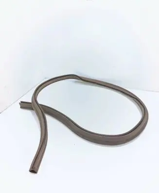 Volkswagen PASSAT B6 Engine compartment rubber 3C0823723