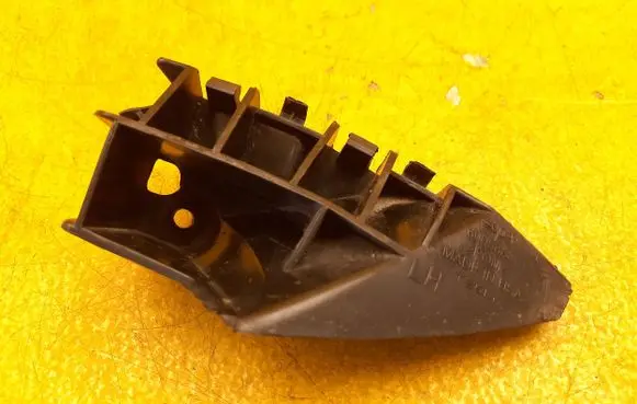 Tesla Model S Front bumper mounting bracket 6005888