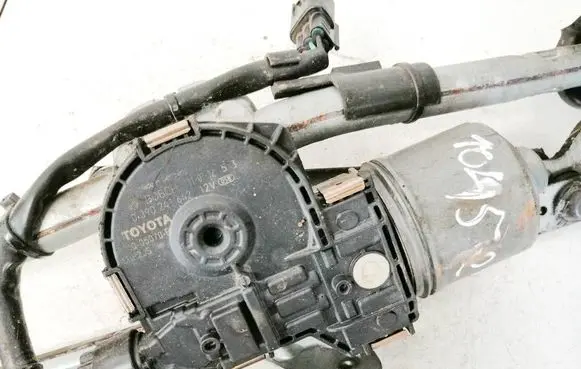 Toyota Avensis T270 Wiper motor 0390241642 1005070-b