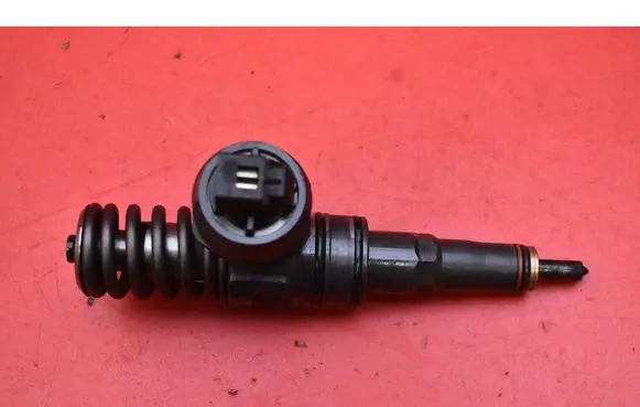 Volkswagen Polo IV 9N3 Fuel injector 038135073BN