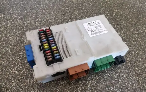 Volvo V70 Fuse module 7G9T14C256FA