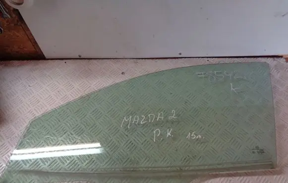 Mazda 2 Front door window glass four-door 43R004585