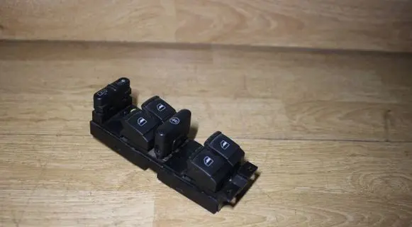 Volkswagen Golf IV Electric window control switch 1J4959857B