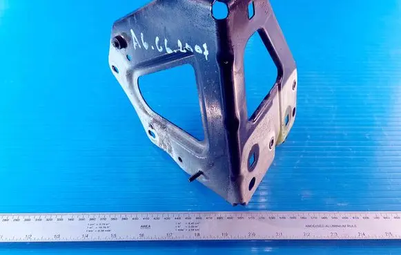 Audi A6 S6 C6 4F Fender mounting bracket 4E0821135B