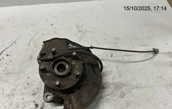 Front wheel hub