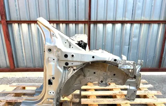 Renault Megane III Front quarter panel 