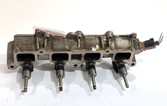 Volkswagen Jetta VI Fuel main line pipe 03C906036M