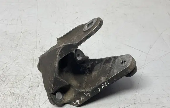 Engine mounting bracket