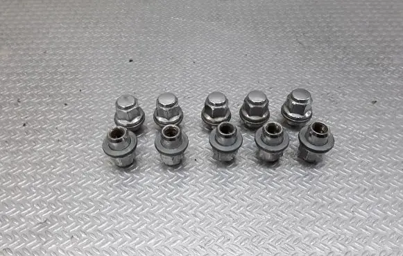 Toyota RAV 4 (XA50) Nuts/bolts 