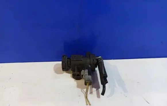 Citroen C5 Turbo solenoid valve 9635704380