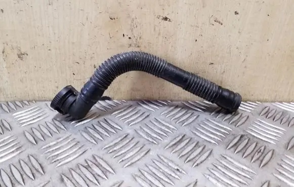 Volkswagen Tiguan Breather hose/pipe 5N0129637D