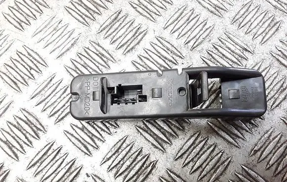Volvo S70 V70 V70 XC Tail light bulb cover holder 9151642