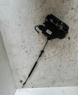 Volkswagen Golf III Rear door lock 7L0839016 A00476 66302G
