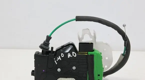 Hyundai i40 Front door lock 813203Z010 A045035