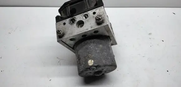 Ford Mondeo Mk III ABS Pump 1S712M110AF