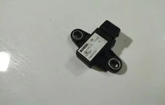 KIA Sorento Airbag deployment crash/impact sensor 0265005142