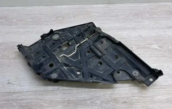 Headlight/headlamp mounting bracket