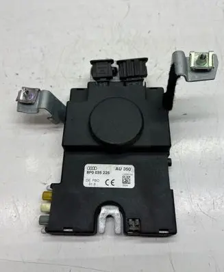Audi A3 S3 8P Aerial antenna amplifier 8P0035225 AU350 12006100