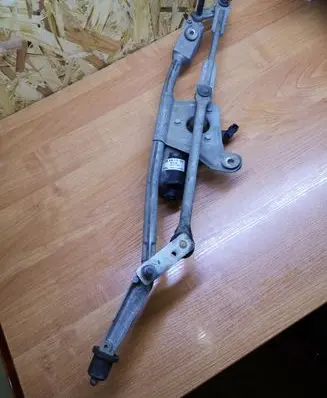 Volvo XC70 Front wiper linkage and motor 8648343