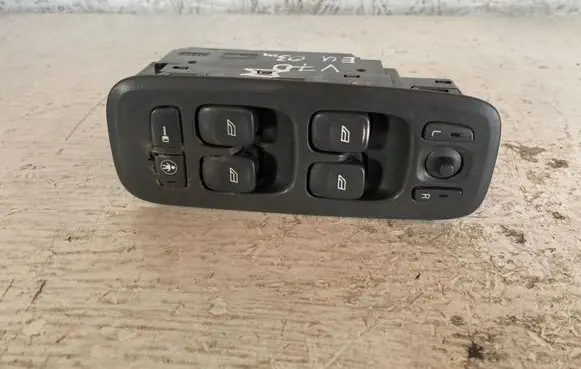 Volvo V70 Electric window control switch 8682836 MD334600003