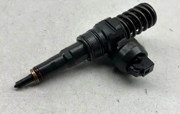 Audi A6 S6 C6 4F Fuel injector 038130073BQ