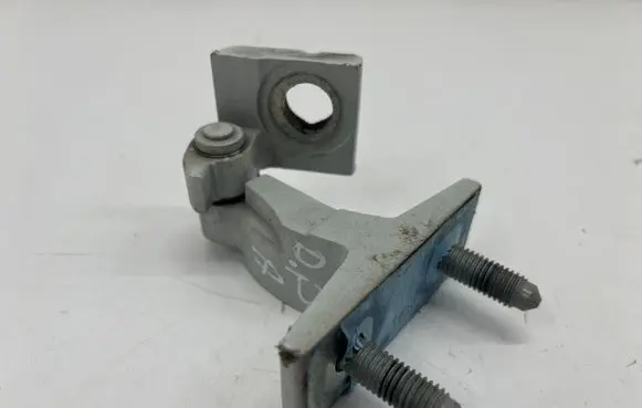 Mercedes-Benz CLA C118 X118 Front door lower hinge 
