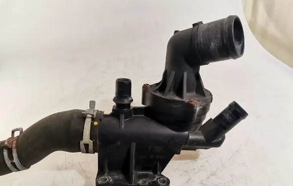 Renault Trafic III (X82) Thermostat/thermostat housing 110615482R