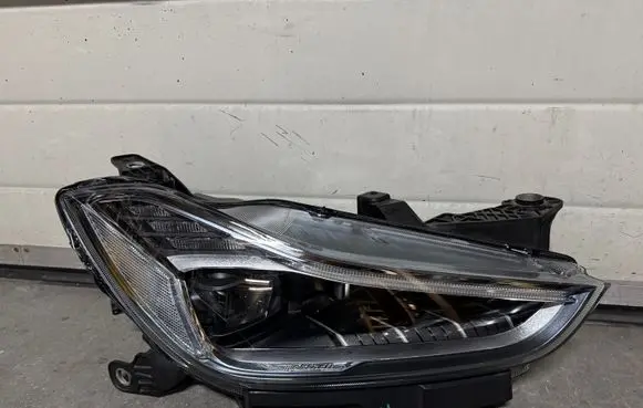 Maserati Ghibli Headlight/headlamp 00670100984 08J17T2