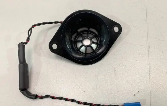 Front door high frequency speaker