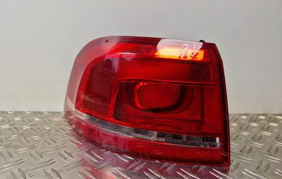Volkswagen PASSAT B7 Rear/tail lights 3AF945095E