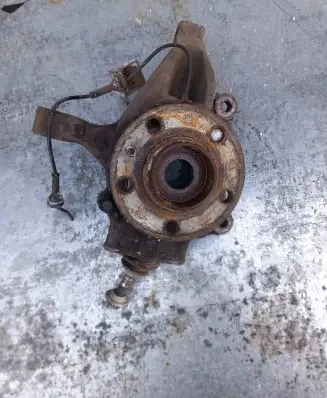 Volvo V70 Front wheel hub 9461944